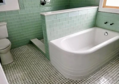 Bathroom installed in glass tile walls and mosaic tile floor